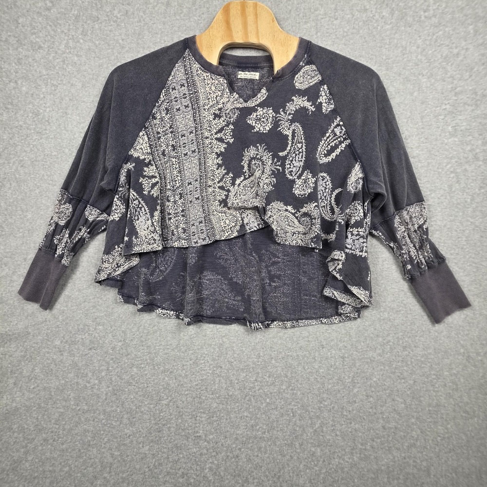 We The Free Shirt Womens‎ Small Gray Paisley Raglan Long Sleeve Ruffle Hem Boho
